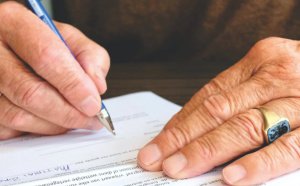 借款合同代理签字怎么签