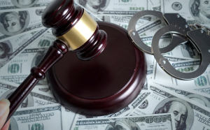 徇私舞弊、少征税款罪的判刑是否存在公正性问题？